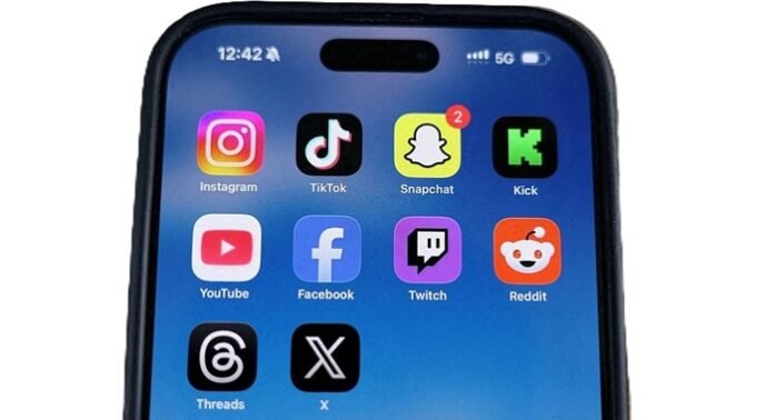 Un jurado condena a Meta y YouTube a pagar 3 millones por adicción a redes sociales. Primer fallo histórico que marca un precedente legal.