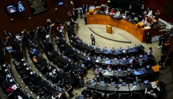 El Senado debate el Plan B de la reforma electoral de Sheinbaum. Morena y oposición chocan por poder, revocación de mandato y democracia.