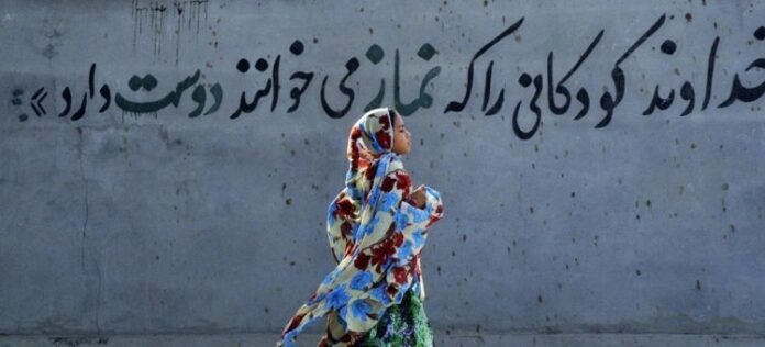 Derechos Humanos pide investigar la muerte de decenas de niñas en Irán