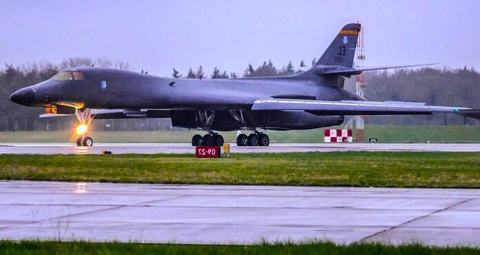 Estados Unidos comenzó a utilizar bases militares del Reino Unido para operaciones defensivas ante la tensión con Irán, confirmaron autoridades británicas.