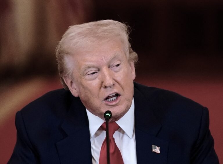 🌍🚨 Trump advierte que Irán recibirá “un duro golpe” mientras crece la tensión militar en Medio Oriente