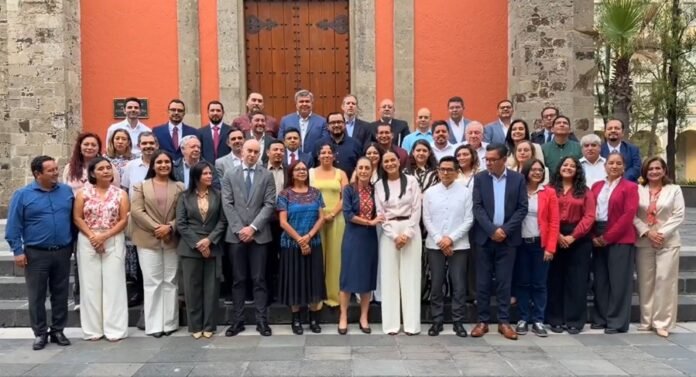 Ariadna Montiel deja la Secretaría de Bienestar para buscar la dirigencia nacional de Morena. Sheinbaum nombra a Lety Ramírez como sucesora.