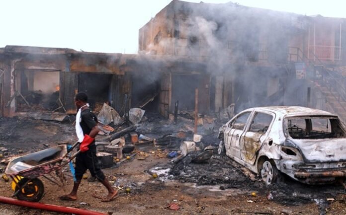 Más de 100 muertos tras bombardeo militar en mercado de Nigeria; Amnistía Internacional denuncia uso ilegal de fuerza y exige investigación urgente