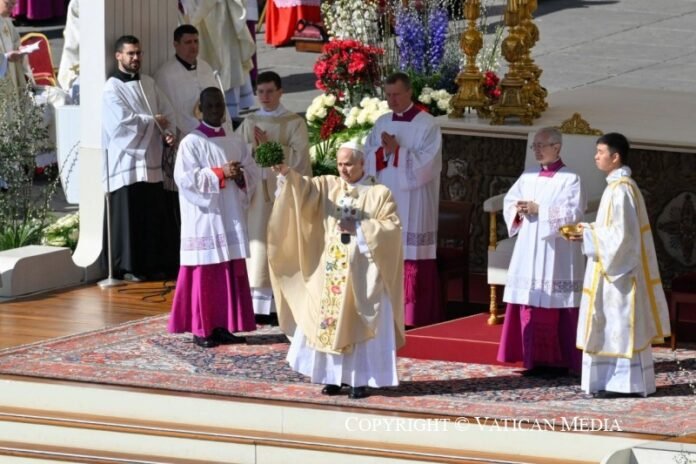 En su mensaje de Pascua, el papa León XIV exhortó a los líderes mundiales a rechazar la guerra y convocó a una vigilia por la paz en el Vaticano.