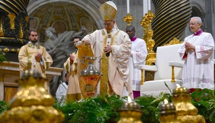 El papa León XIV celebra la Misa Crismal de Jueves Santo y llama a una Iglesia sin prepotencia, basada en el servicio y la humildad.