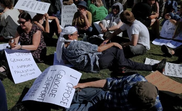Más de 500 detenidos en Londres tras protesta en Trafalgar Square por Palestine Action, organización prohibida en Reino Unido.