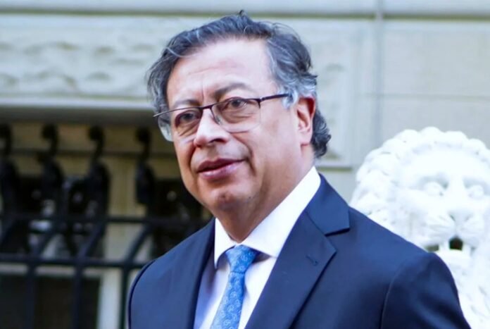 Gustavo Petro plantea la salida de Colombia del Pacto Andino tras una fuerte crisis diplomática con Ecuador por aranceles del 100%.