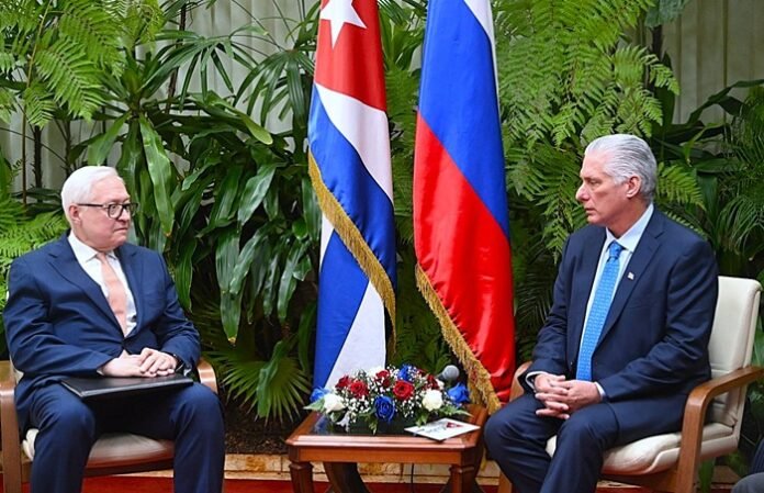Rusia reafirma su apoyo a Cuba en una visita diplomática a La Habana, en medio de tensiones energéticas y envíos de petróleo a la isla.