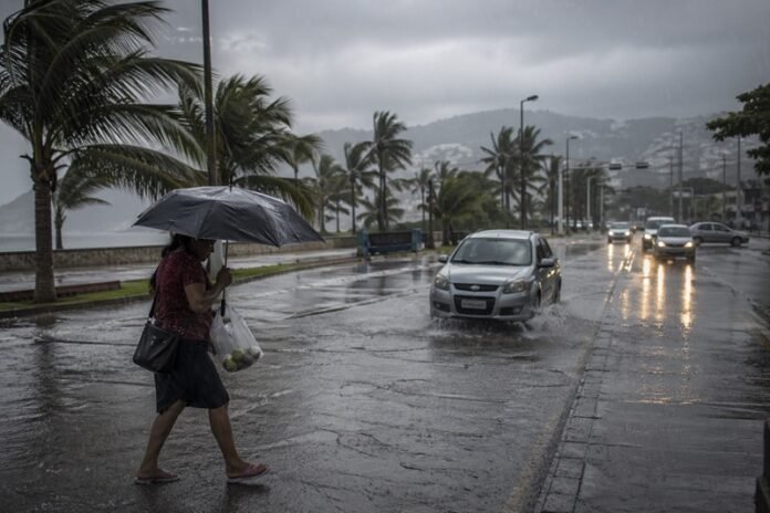 El SMN alerta por lluvias muy fuertes en Guerrero, Edomex y más estados; también prevé tormentas, granizo y riesgo de inundaciones.