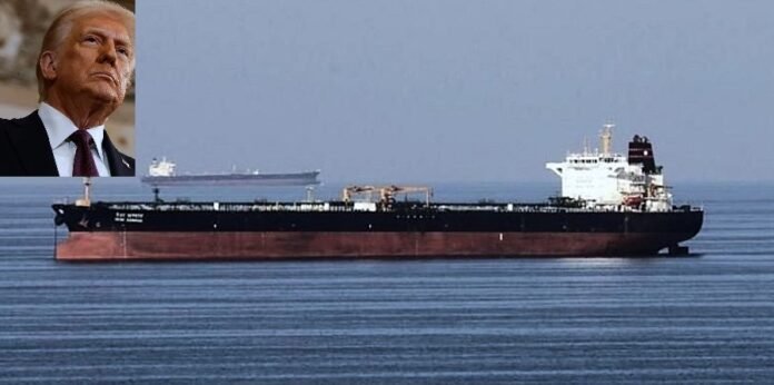 Trump ordena el bloqueo total del estrecho de Ormuz y autoriza interceptar buques vinculados a Irán, elevando el riesgo de una crisis energética y militar global.