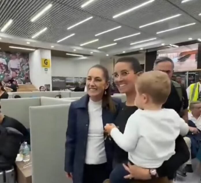 Claudia Sheinbaum llega a España y es recibida en Madrid entre aplausos, música y muestras de admiración antes de su participación en una cumbre internacional en Barcelona.