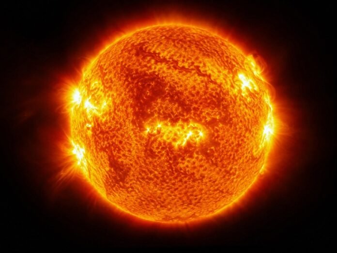 NOAA alertó sobre una llamarada solar que podría impactar la Tierra y provocar tormentas geomagnéticas y fallas tecnológicas.