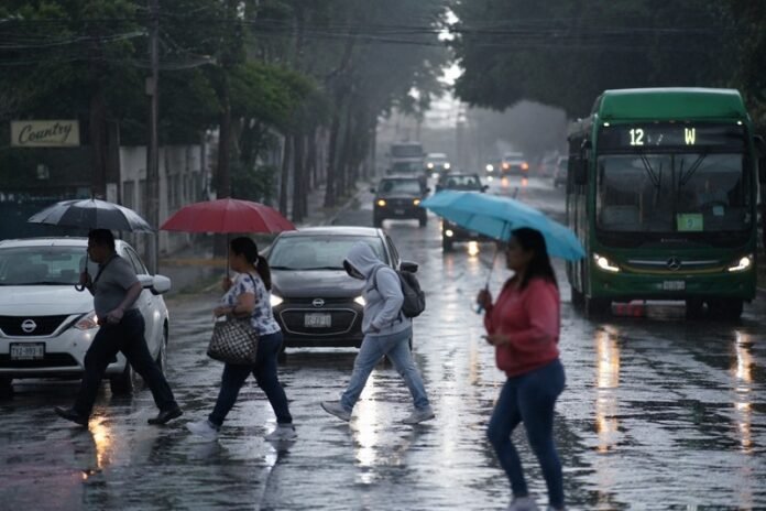 SMN alerta por lluvias intensas, inundaciones y onda de calor en México este 27 de mayo de 2026. Puebla, Veracruz y Oaxaca, en riesgo.