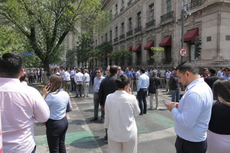 Sismo en Oaxaca activa alerta en CDMX; reportan saldo blanco
