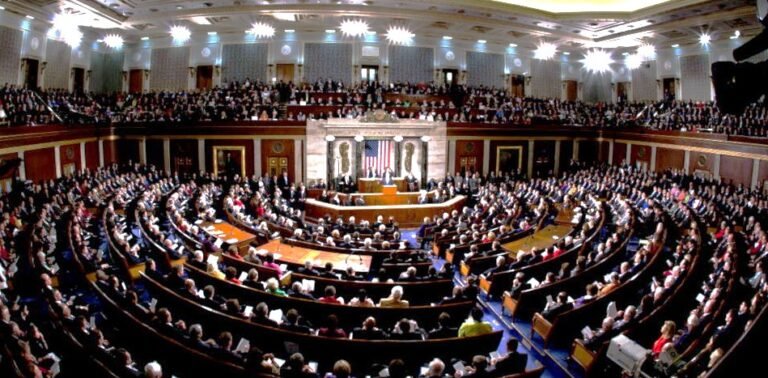 Senado de Estados Unidos aprueba millonario plan migratorio de Trump