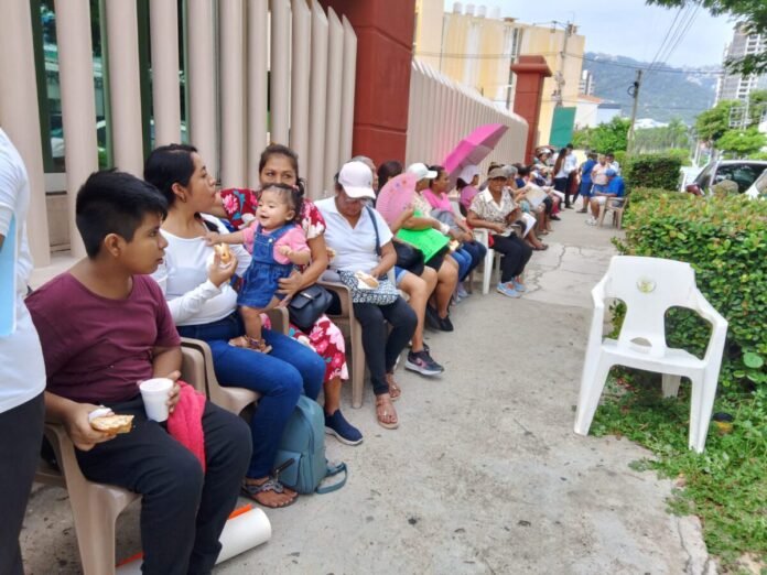 CFE cita en FGR a vecinos por protestar pacíficamente 90 min. Postes con grietas, apagones quema de aparatos por apagones continuos. Promesas incumplidas y ahora denuncian