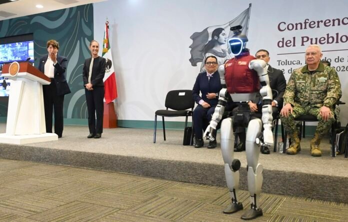 En la conferencia presidencial de hoy, el Estado de México presentó robots humanoides y cuadrúpedos con inteligencia artificial para seguridad. Análisis de esta apuesta tecnológica.Categoría: Nacional / Tecnología y Seguridad