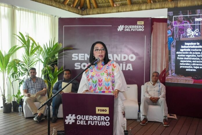 Esthela Damián plantea fortalecer el campo y la agroindustria como ejes del desarrollo y la pacificación de Guerrero durante un foro en Acapulco