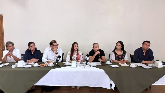 Esthela Damián enfrenta ataques digitales que sus simpatizantes califican de guerra sucia. Silvestre Arizmendi llama a competir con propuestas.