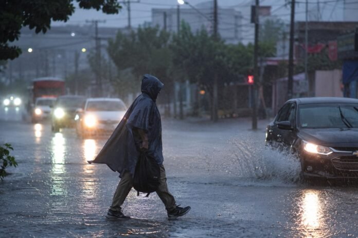 Guerrero registrará lluvias intensas este sábado. El SMN alerta por inundaciones, tormentas eléctricas, granizo y fuertes rachas de viento.