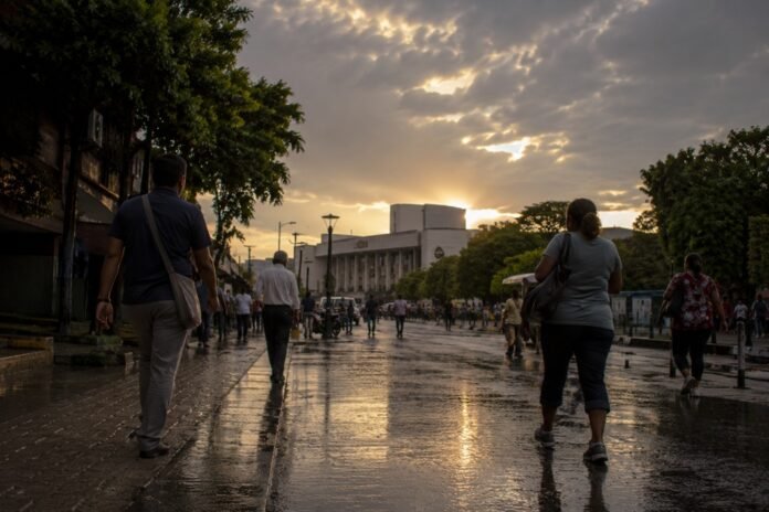 El SMN pronostica lluvias fuertes en Guerrero este lunes. Conoce las zonas con mayor probabilidad de lluvia y recomendaciones de prevención