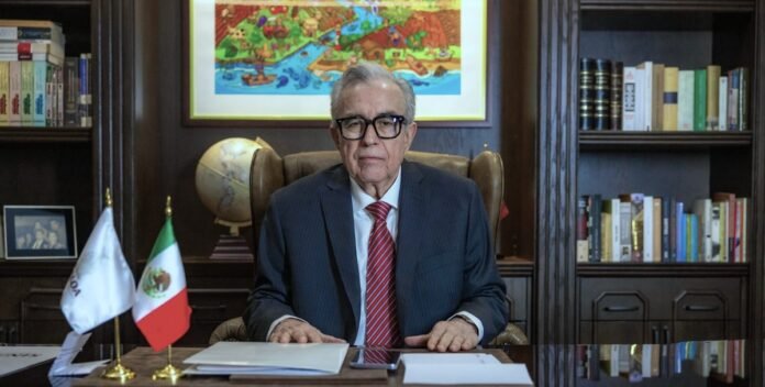 Rocha Moya pide nueva licencia en Sinaloa tras acusaciones de EU. Explicamos cómo su salida puede afectar la soberanía y posición de México.