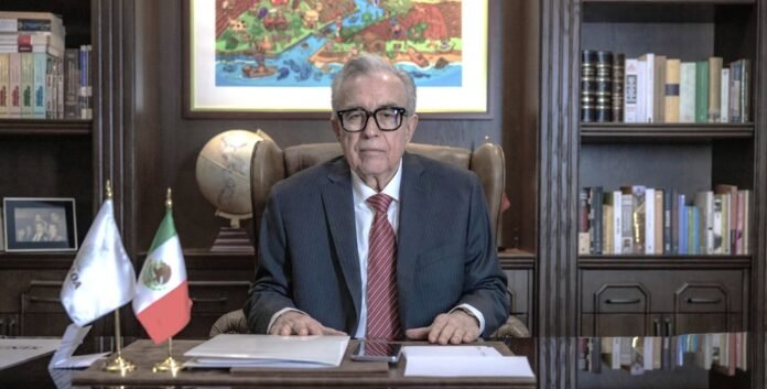 Rocha Moya vuelve a gobernar Sinaloa tras 112 días de licencia, mientras enfrenta acusaciones de EE.UU. y se distancia de Morena y del Gobierno federal.